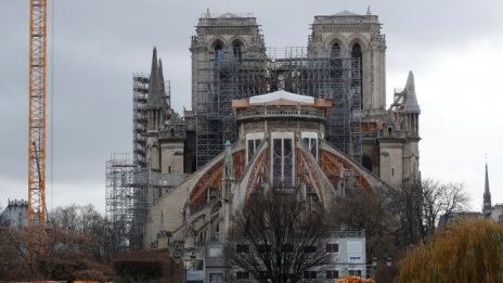 Нотр Дам ще остане без коледна Меса