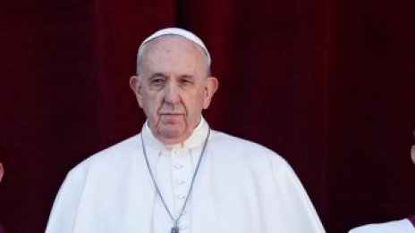 Папа Франциск защити мигрантите и призова за мир в коледното си послание