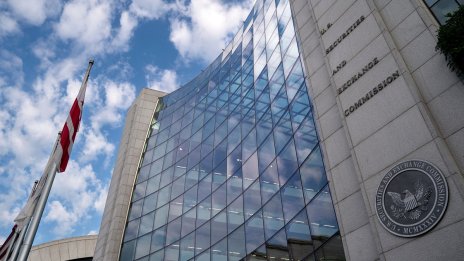 Борсовият регулатор в САЩ предлага 50 хил. долара на служителите, които напуснат или се пенсионират