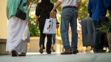 Потребителското доверие в САЩ спада до четиримесечно дъно