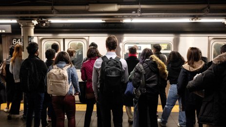 Седмичните молби за помощи при безработица в САЩ леко нарастват