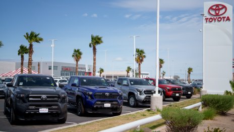 Продажбите на автомобили в САЩ вероятно са нараснали до март въпреки очакваните мита