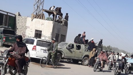 Талибаните продължават да напредват към Кабул