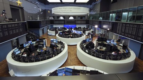 Европейските борси започват седмицата на червено в очакване на решенията на централните банкери