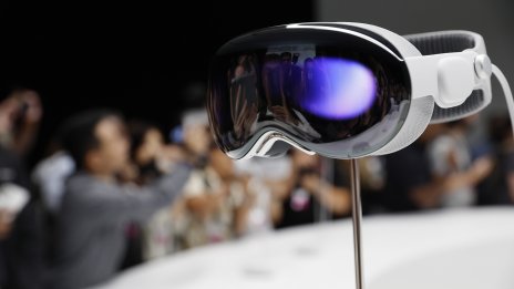 Apple представи очилата си за добавена реалност в търсене на бъдеще след iPhone