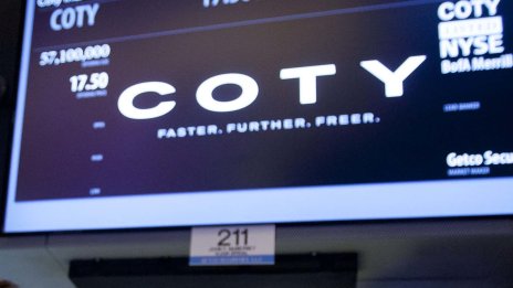 Собственикът на Max Factor повиши прогнозата си за продажбите