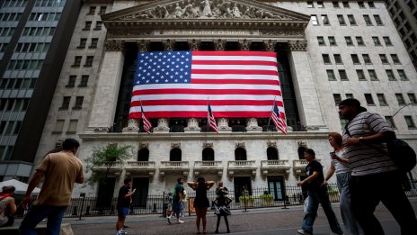 Силните данни за американската икономика тласнаха S&P 500 до нов рекорден връх