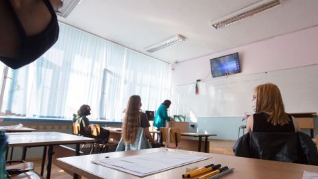 Удостоверенията за помощите за ученици във втори, трети и четвърти клас ще отпаднат