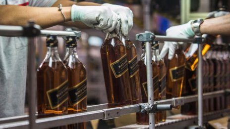 Новите бутилки на Johnnie Walker ще са на основата на хартия