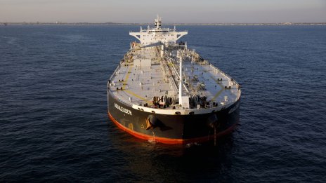 Турция започна да пропуска петролни танкери през Босфора