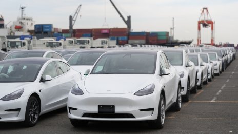 Продажбите на акции на Мъск изтриха над 50% от пазарната оценка на Tesla