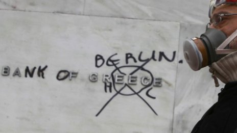 Отказът на Атина от еврото ще свие доходите на гърците наполовина