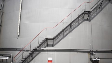 Петролът поскъпва, но остава на ниво от около 100 долара за барел*