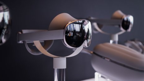 Samsung влиза в битка с Apple с двойно по-евтини очила за разширена реалност 