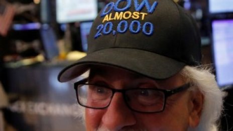 S&P 500 се извисява до рекорден връх в началото на сесията*