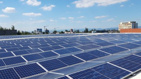 ЧЕЗ ЕСКО изгражда мащабна покривна фотоволтаична система в България 