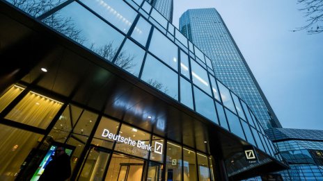 Deutsche Bank обяви по-амбициозни цели за разходите и печалбата за 2028 г.