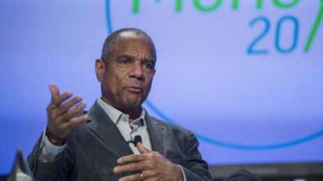 Facebook губи важен член на Борда на директорите 