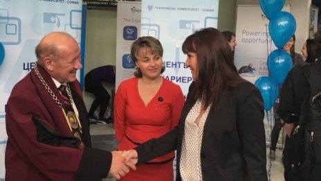 Инициатива осигурява работа на студенти в компании в индустриалните зони