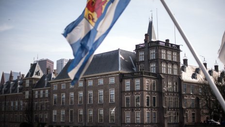 Нидерландия облекчи целта за азотните емисии преди изборите през ноември