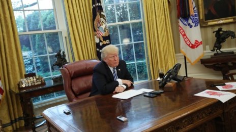 Тръмп обмисля разделяне на големите банки на Wall Street