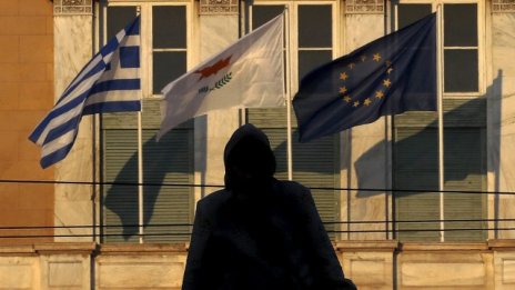 Гърция и кредиторите търсят компромис в следващите часове 