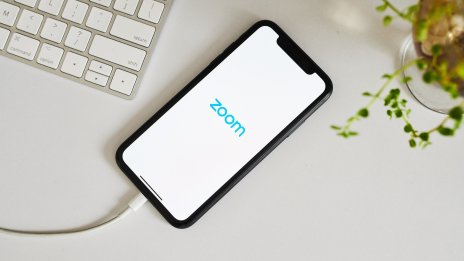 Zoom вика служителите си обратно в офисите