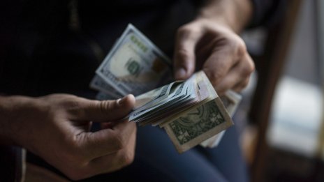 Доларът се движи не само от очакванията за лихвите на Фед