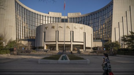 Китай: Следим отблизо паричното затягане в чужбина