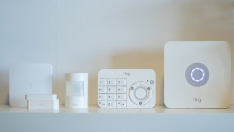 Звено на Amazon е предоставило данни на полицията 11 пъти тази година