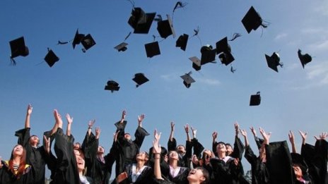 Размерът на таксата за платено обучение ще бъде намален с 40%