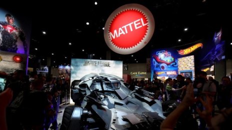 Производителят на куклите Барби се възстанови от загубата на важен клиент