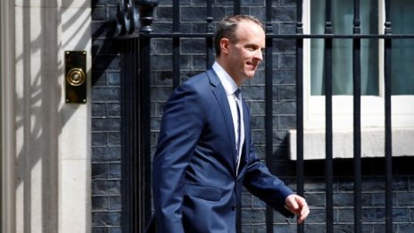 Тереза Мей избра Доминик Рааб за поста министър за Brexit