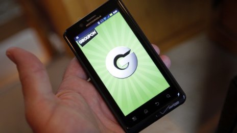 Groupon активно си търси купувач