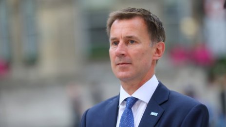 Тереза Мей назначи Джереми Хънт за външен министър