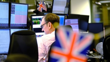 Ноември ще бъде особено лош за британския паунд