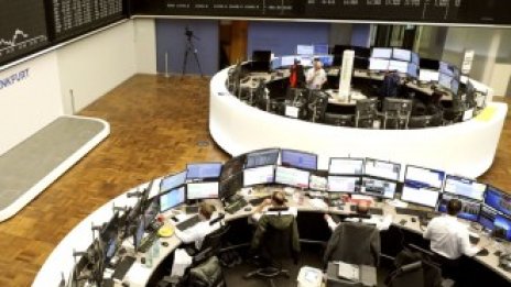 Оставката на Шиндзо Абе изпрати европейските борси на червена територия