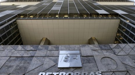 Облигационери бутат Petrobras към фалит