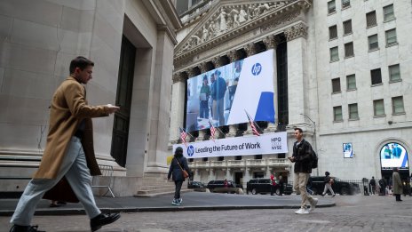 Индексите на Wall Street започват седмицата на червено*