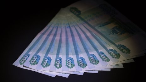 Извънредните петролни приходи на Русия финансират войната ѝ срещу Украйна