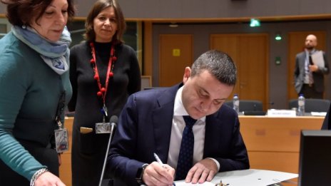 Горанов: Не търсим евтин дивидент от присъединяването ни към еврозоната