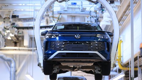 Германският автомобилен сектор съкращава работни места заради икономическите проблеми