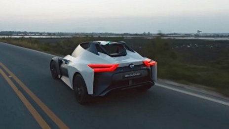 Nissan пуска футуристичния BladeGlider на пътя