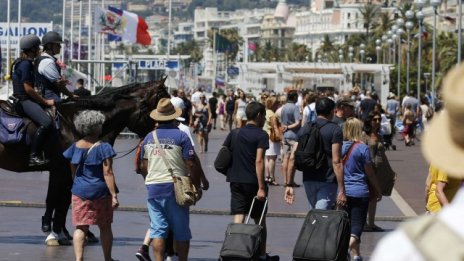Терористичните нападения във Франция прогониха част от чуждите туристи