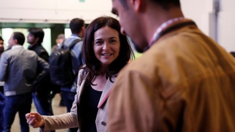 Сандберг: Разпарчетосването на Facebook няма да реши проблемите 