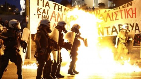 Протестите в Атина прераснаха в насилие