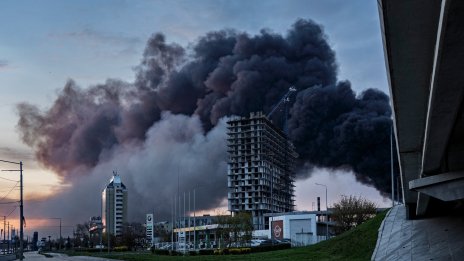 Руснаците все повече усещат войната - пожарът в Туапсе създава екокатастрофа в Черно море