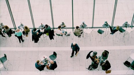 Половината служители имат нужда от обучения за AI в работния процес според експерт