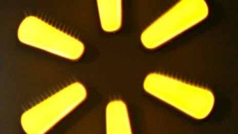 Служители на Walmart убедиха чуждестранни инвеститори да разпродават акции