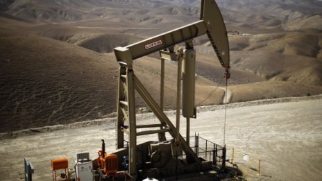 Най-големият износител на петрол в света търси заем от 10 млрд. долара